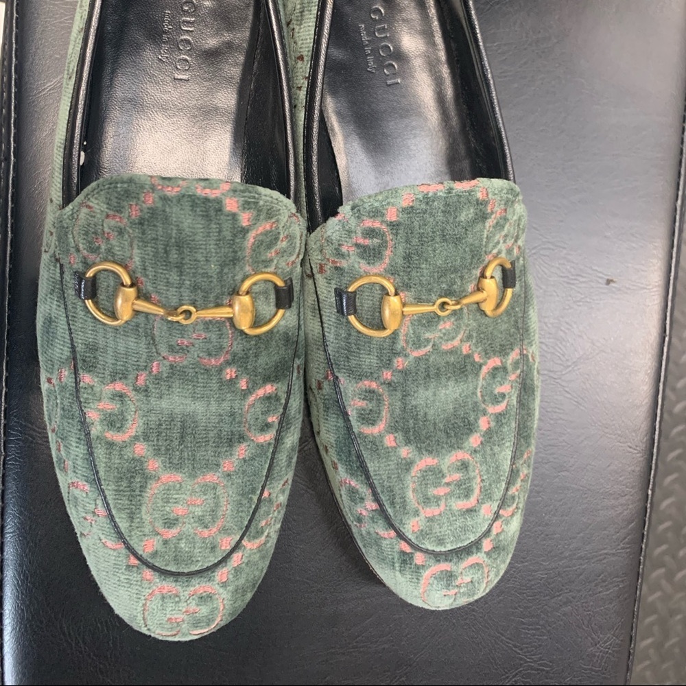 1000% Authentic Gucci Jordaan Velvet Loafer.